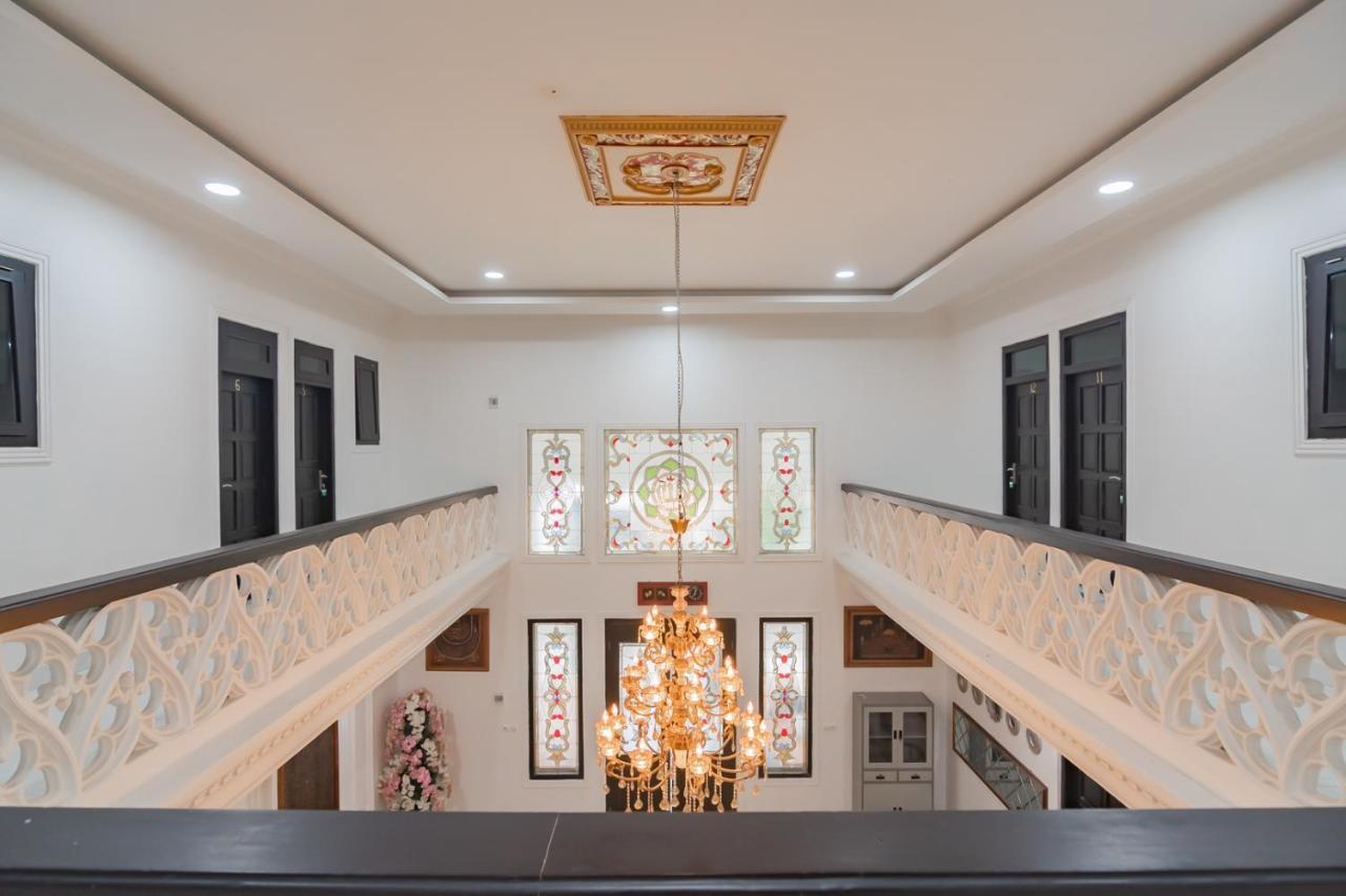 Family Homestay Syariah Cirebon Mitra Reddoorz ภายนอก รูปภาพ