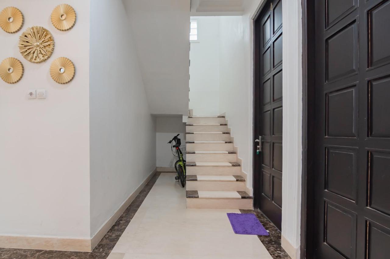 Family Homestay Syariah Cirebon Mitra Reddoorz ภายนอก รูปภาพ